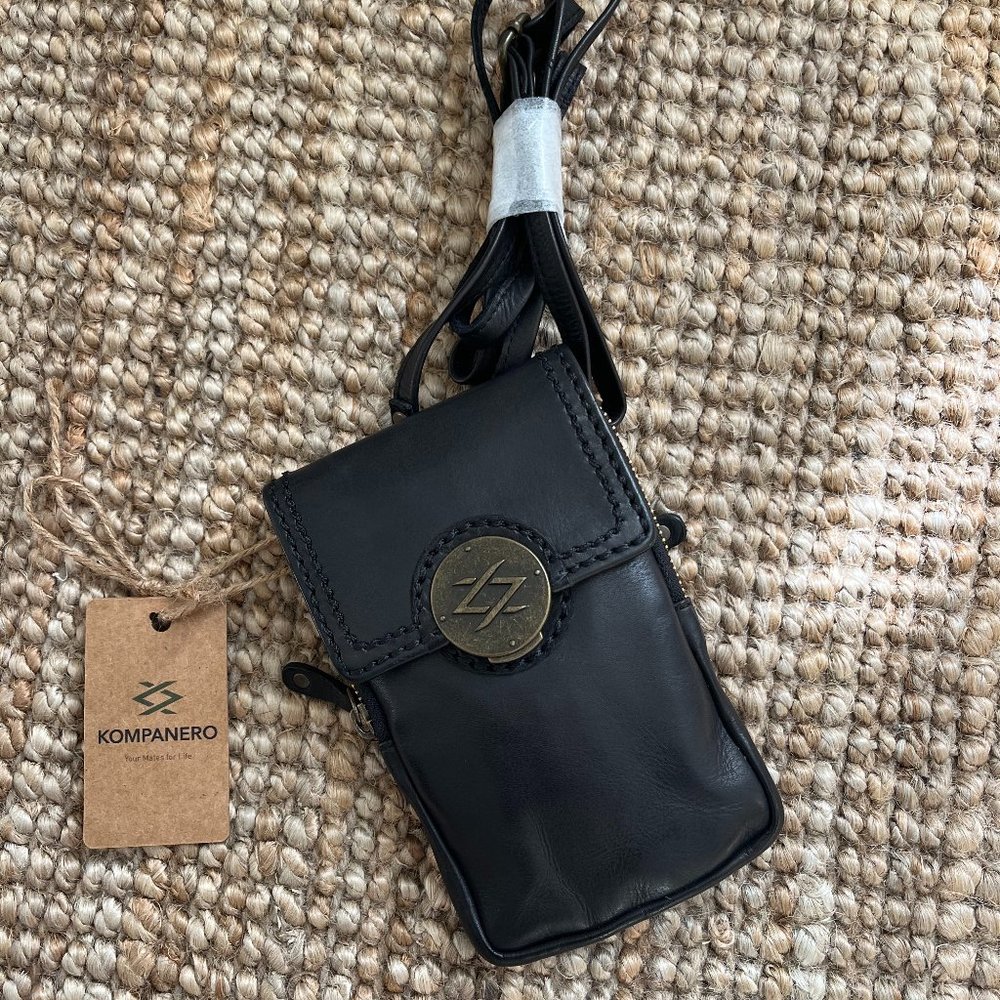 KOMPANERO CANADA ROVER - THE MOBILE POUCH in Black - NWT